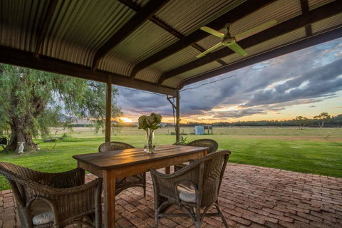 Blaxland's Cottage - Kawana Tourism 1