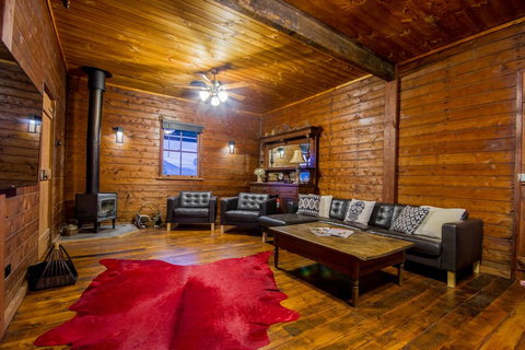 Blaxland's Cottage - Kawana Tourism 2