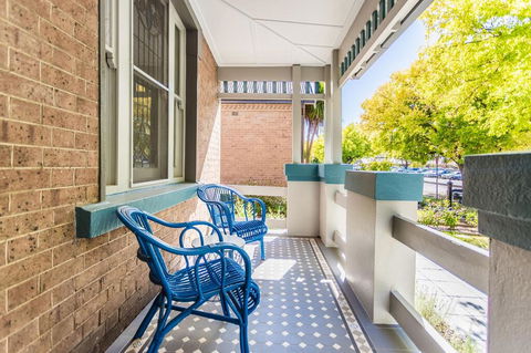 Blue Door Apartments Heritage Charm In CBD - Kawana Tourism 1