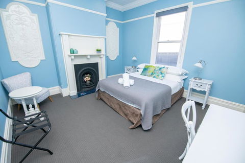 Blue Door Apartments Heritage Charm In CBD - Kawana Tourism 2