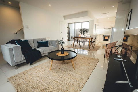 Blue Gum On First Ave - CBD Fringe, WiFi, Netflix - Kawana Tourism 1