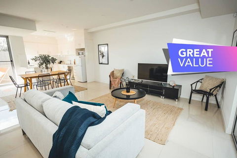 Blue Gum On First Ave - CBD Fringe, WiFi, Netflix - Kawana Tourism 0