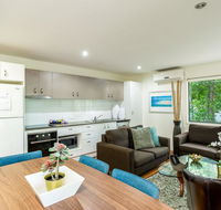 Bluewater 1 - Rainbow Shores Amazing Location Easy Walk To Beach Pool Aircon Outdoor spa - Kawana Tourism