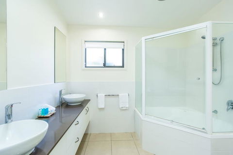 Bluewater 1 Rainbow Shores - Kawana Tourism 3