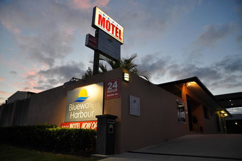 Bluewater Harbour Motel - Kawana Tourism 0