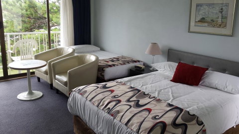 Boat Harbour Motel - Kawana Tourism 0