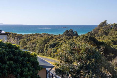 THE LOOKOUT BEACH HOUSE - Kawana Tourism 0