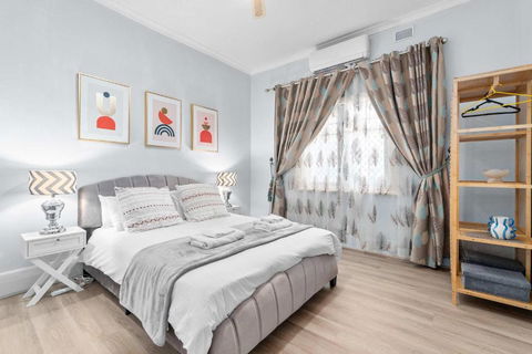 The Newly Renovated - Maylands Vacation Home - Kawana Tourism 0