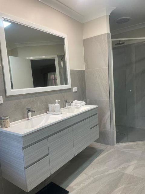 The Old Rose Farm House - Kawana Tourism 3