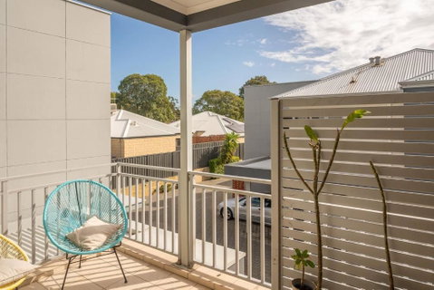 The Nordic Nook - A Relaxed Redcliffe Stay - Kawana Tourism 1