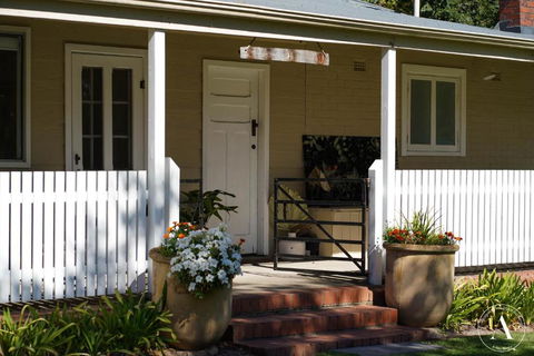 The Vigneron Villa - Kawana Tourism 0