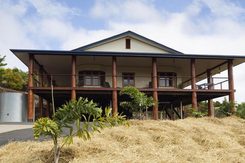 The Summit Bed & Breakfast - Kawana Tourism 0