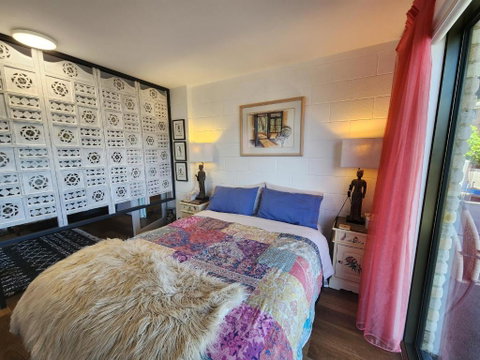 Waterfront Abode - 2 Bedrooms - Kawana Tourism 3