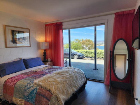 Waterfront Abode - 2 Bedrooms - Kawana Tourism 1