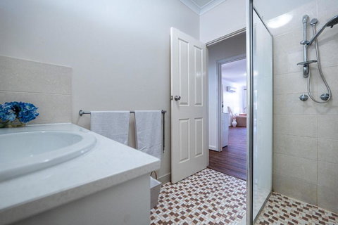 Warmth House Nr Airport 2rooms 5beds Yard N Parking - Kawana Tourism 3