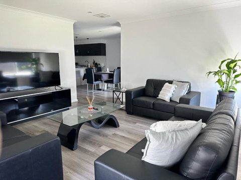 Xquisite - Kawana Tourism 0