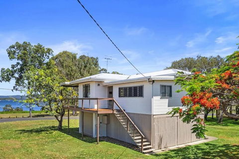 Welcome To Waterfront Views - Kawana Tourism 0