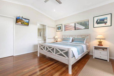 AVALON 5 STAR LUX 4 Bedroom Home Kingfisher Bay Fraser Island 8 GUEST - Kawana Tourism 3