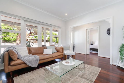 Guildford Cottage By Swan Bnb Management - Kawana Tourism 1