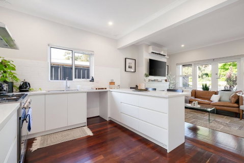 Guildford Cottage By Swan Bnb Management - Kawana Tourism 2