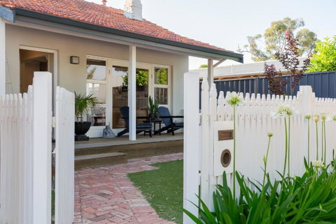 Guildford Cottage By Swan Bnb Management - Kawana Tourism 0