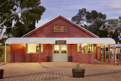 Outback Hotel - Kawana Tourism 0