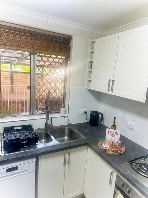 Queen Of The Desert Villa Secure & Gated 2 Bdrm Home - Kawana Tourism 2