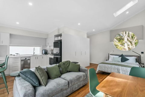 WILL56 - Gumtree Studio - Kawana Tourism 0