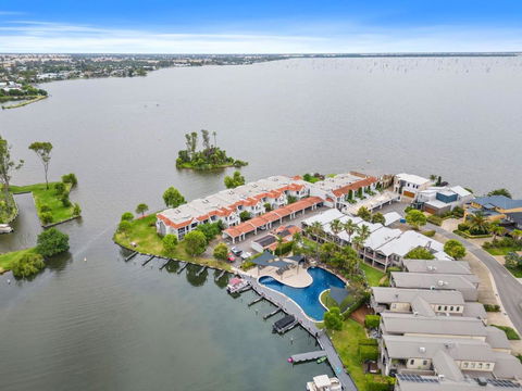 Yarrawonga Lakeside Apartment 40 - Kawana Tourism 2
