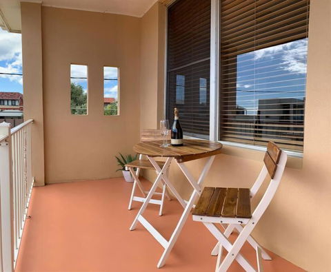 Yarrumla Beach Lodge - Kawana Tourism 0