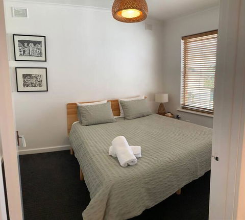 Yarrumla Beach Lodge - Kawana Tourism 3