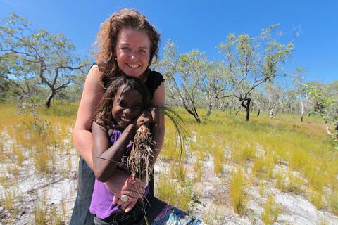 Gay-Wu Woman's 5 Day Yolngu Homeland Tour - Kawana Tourism 1