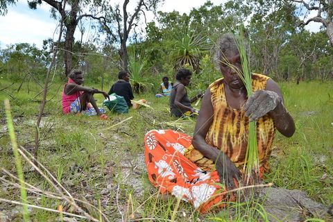 Gay-Wu Woman's 5 Day Yolngu Homeland Tour - Kawana Tourism 2