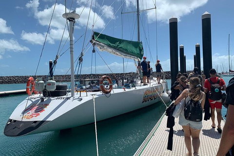 2-Night Whitsundays Sailing Cruise Incl. Whitehaven Beach & Great Barrier Reef - Kawana Tourism 0