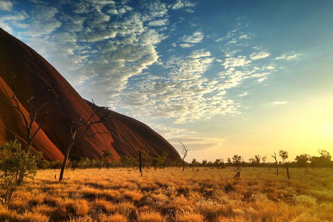 Highlights Of Uluru Including Sunrise And Breakfast - Kawana Tourism 0