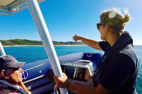 Julian Rocks Byron Bay Cruise - Kawana Tourism 3