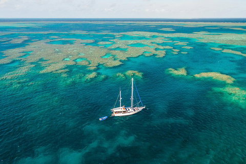 3 Day Whitsundays Sailing And Diving Adventure: Kiana - Kawana Tourism 1