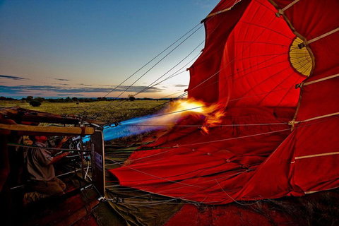 Early Morning Ballooning In Alice Springs - Kawana Tourism 0