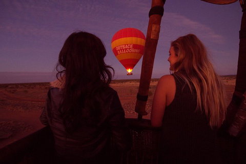 Early Morning Ballooning In Alice Springs - Kawana Tourism 1