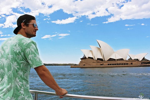 Sydney Harbour Hop-on Hop-off Cruise - Kawana Tourism 3